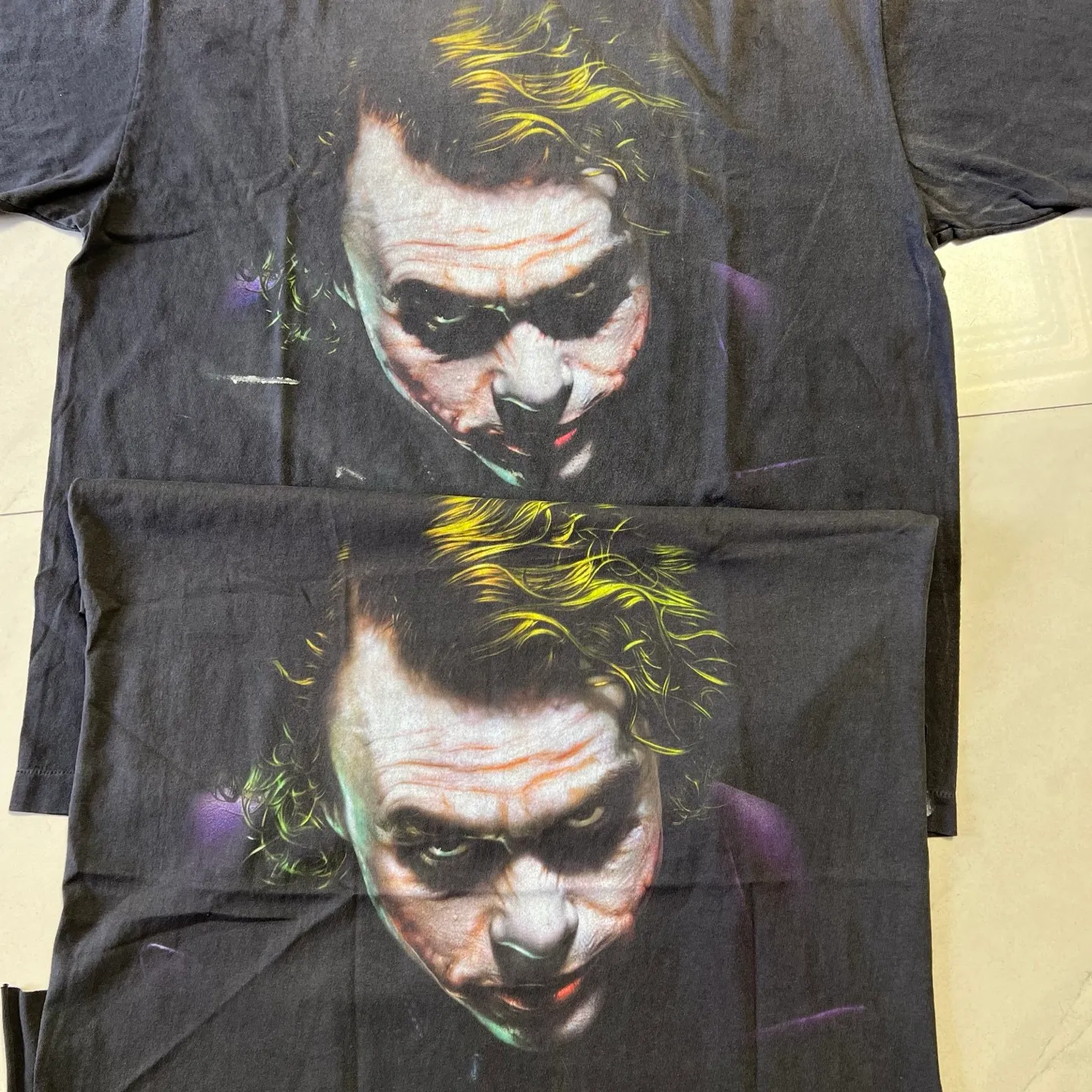 ⚠️This season's most important Batman and Joker IP collaboration SAINT Mxxxxxx x The Dark Knight BTM SS TEE /JOKER/BLACK Dark Knight Batman co-branded Joker character TEE Washed black S-XL Assute ready-to-wear dyeing, faded, re-washed and distressed, authentic proofing, custom-woven correct main mark, washed mark, difference between pictures and production, top-notch printing technology, God restores every pore of the Joker's headshot